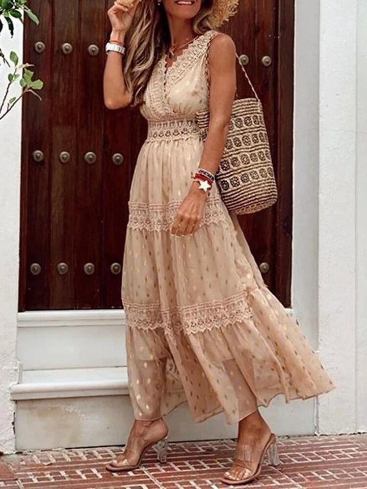 Detalj av Dam Boho Ibiza maxiklänning, en lätt och stilren sommarklänning med vacker lös passform för damer.