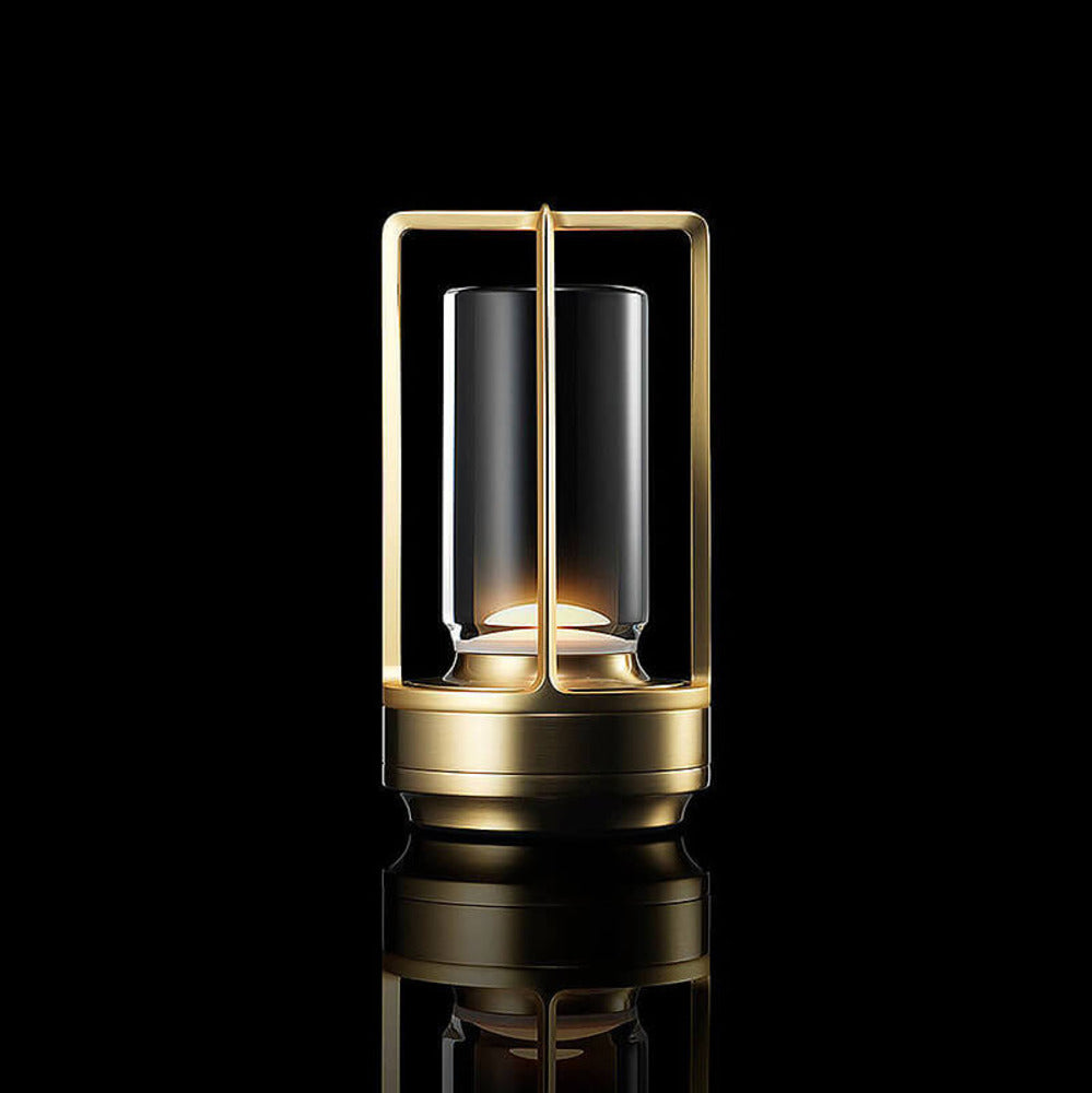 Elegant bordslampa för inomhus & utomhus. Vattentät, uppladdningsbar designlampa för stilren heminredning.