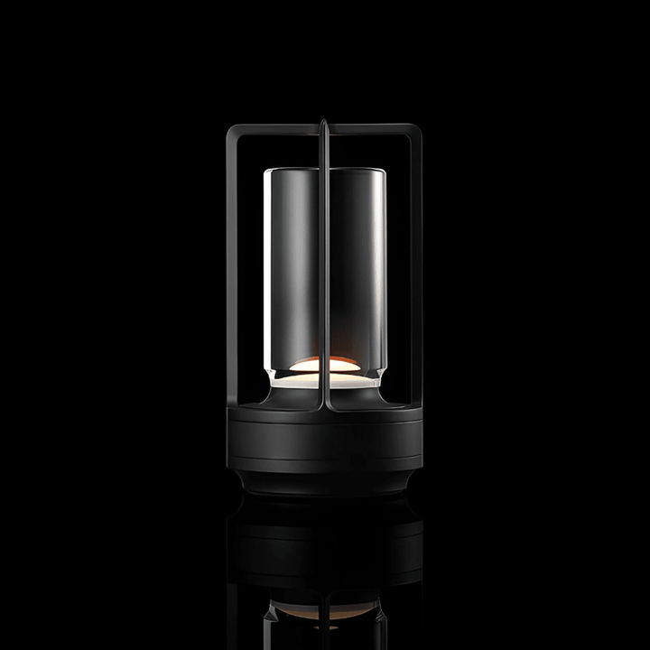 Stämningsfull bordslampa som lyser upp kvällen. Vattentät och trådlös, idealisk för uteplatsen.