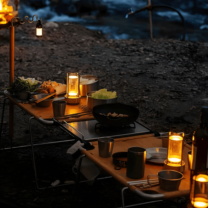Stilren bordslampa för inomhus- och utomhusbruk. Vattentät, dimbar och portabel för flexibel belysning.
