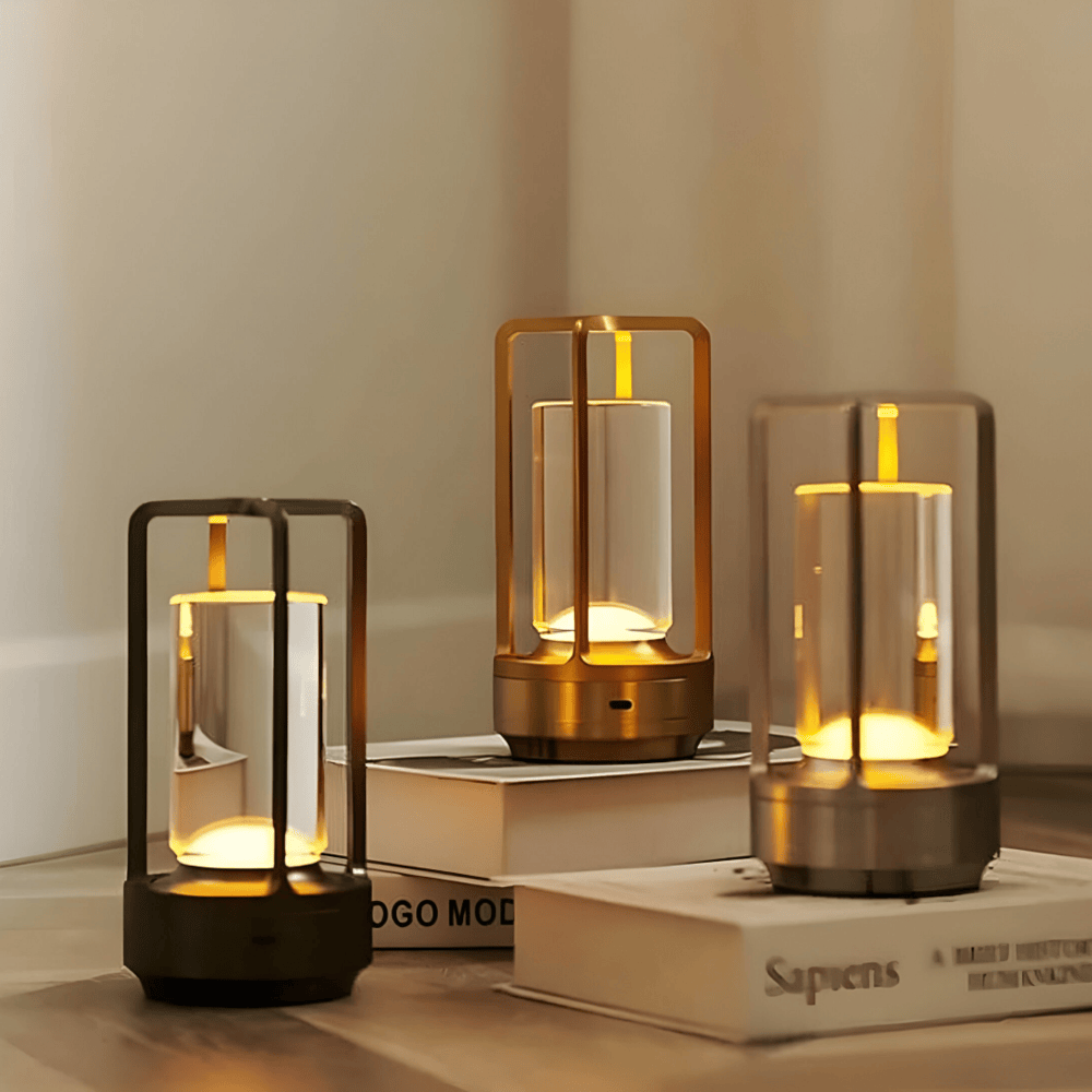 Trådlös bordslampa i metall, idealisk för heminredning. Uppladdningsbar för både inom- & utomhus.