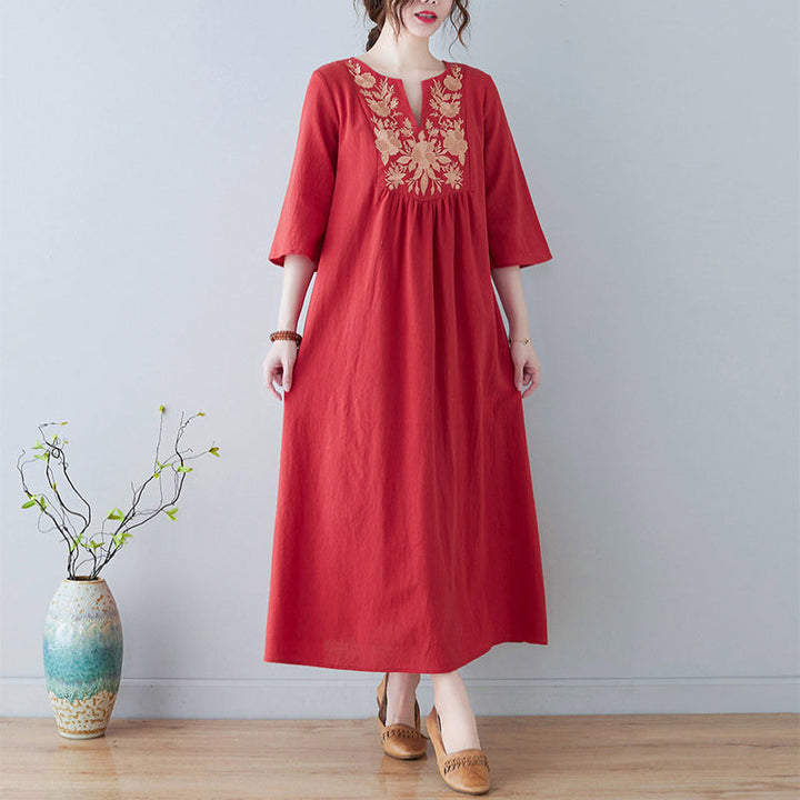 "Elegant broderad sommarklänning med V-ringning, kort ärm och lång kjol, i färger vit, gul, röd och grön för kvinnor."