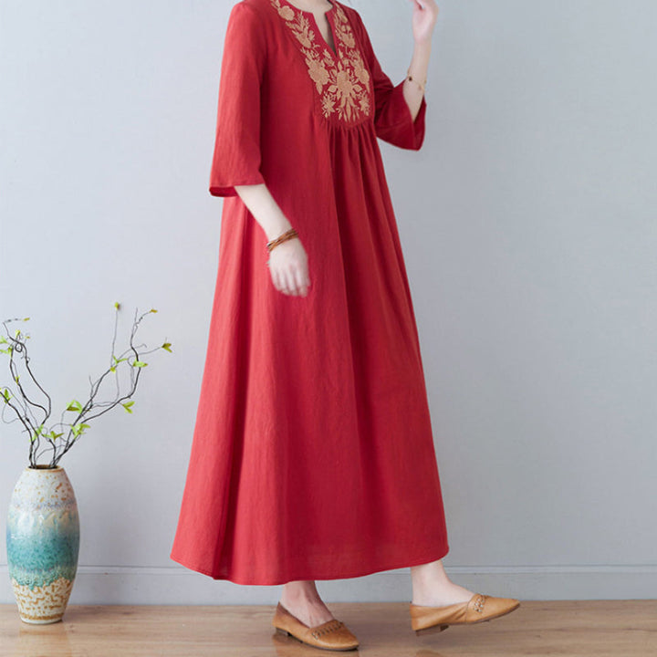 "Elegant broderad sommarklänning med V-ringning, kort ärm och lång kjol, i färger vit, gul, röd och grön för kvinnor."
