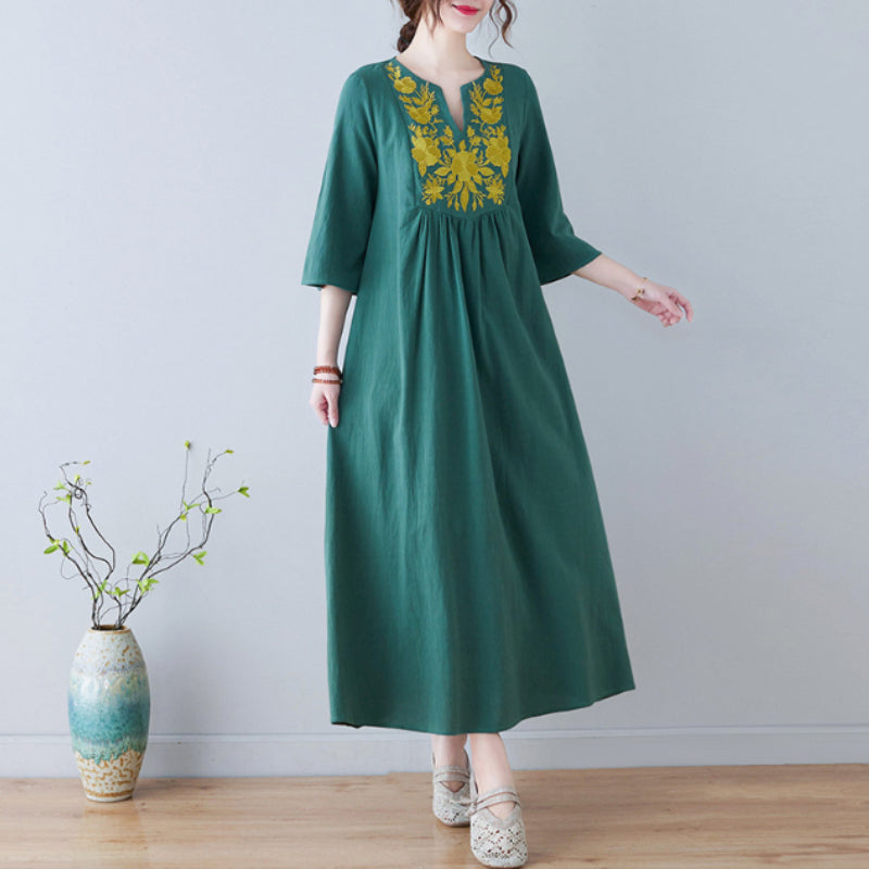 "Elegant broderad sommarklänning med V-ringning, kort ärm och lång kjol, i färger vit, gul, röd och grön för kvinnor."
