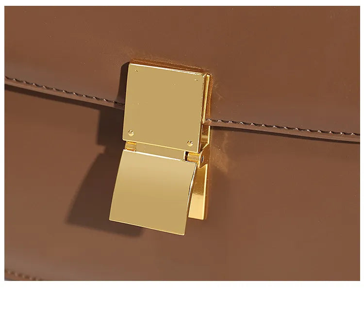 Lyxig svart handväska. Elegant axelväska med stilren design för en sofistikerad look.