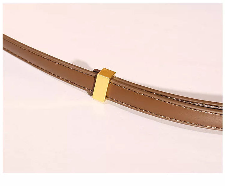 Stilren mörkröd axelväska för dam. Ren design, elegant handväska som kompletterar din stil.