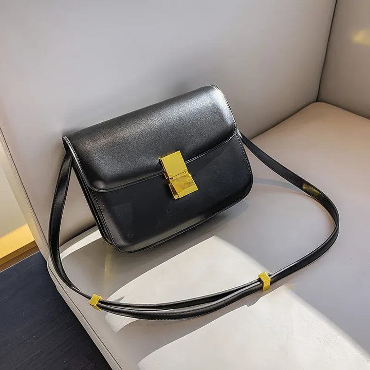 Stilren svart damväska, tofu-inspirerad design. Chic accessoar för kvinnor, passar året runt.