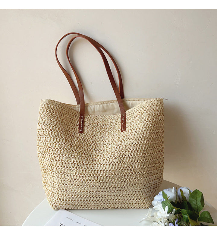 Brun flätad korgväska, elegant sommarväska. Unisex vardagsväska med robusta handtag, perfekt för strand.