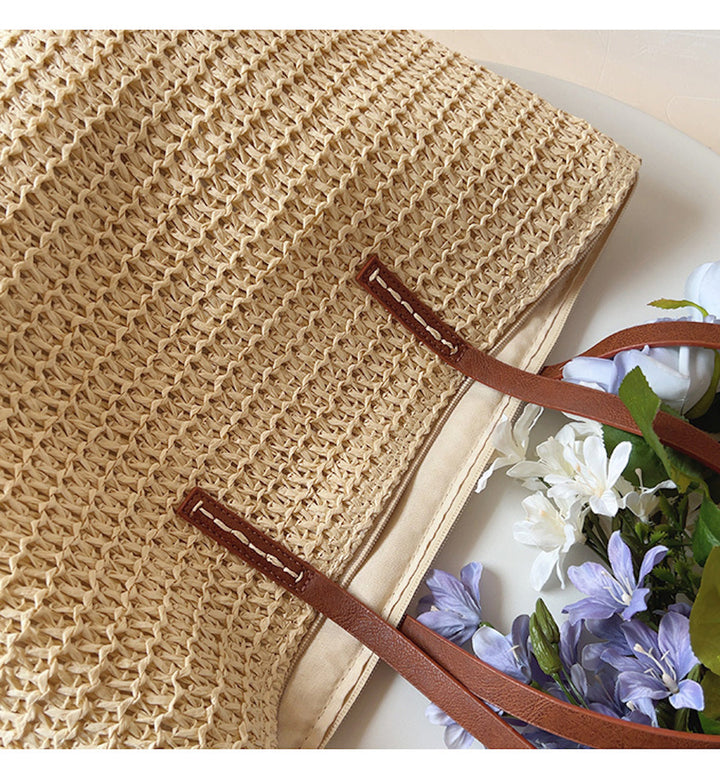 Elegant och rymlig flätad korgväska, unisex modeväska. Brun sommar- och strandväska med robusta handtag.