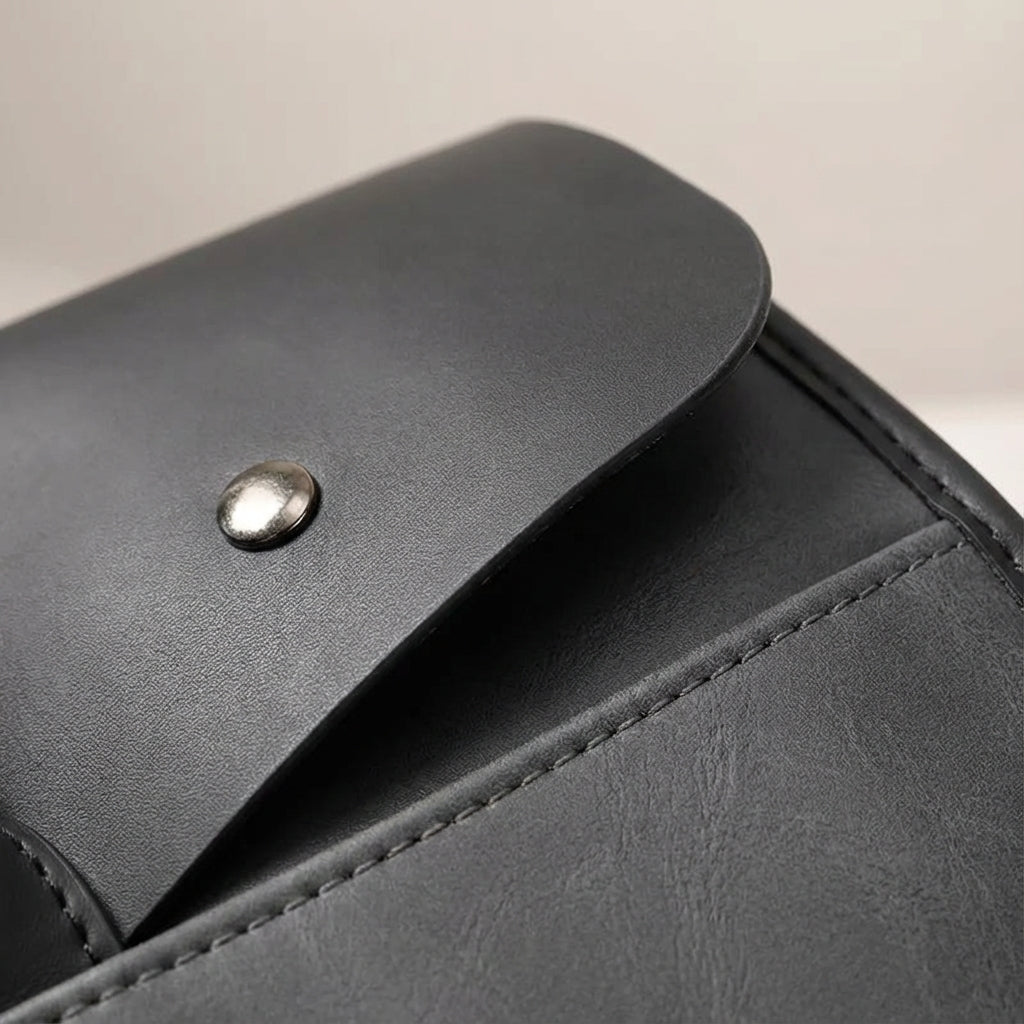 Grå portfölj i PU-läder för 14-tums laptop, idealisk som elegant arbetsväska för män.