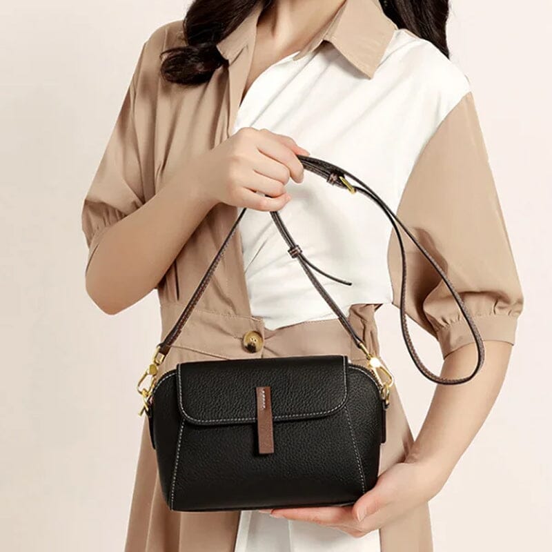 "Elegant crossbody damväska i mjukt läder med stilren design för moderna kvinnor; perfekt för mode och funktionalitet."