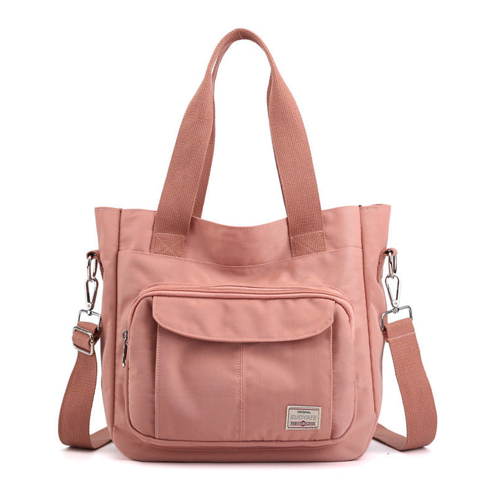 "Elegant crossbody-handväska i nylon för damer, svart och slitstark, kan bäras som axelväska, justerbar rem."