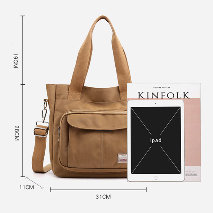 "Elegant crossbody-handväska i nylon för damer, svart och slitstark, kan bäras som axelväska, justerbar rem."