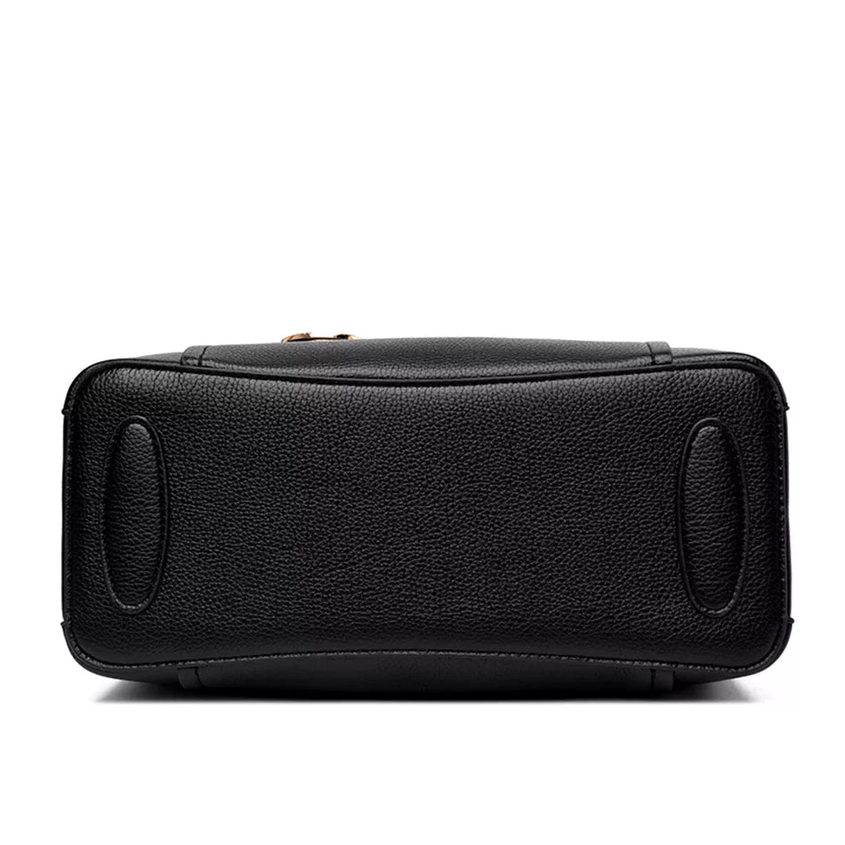 Chic damväska i axelremsmodell, med elegant skiktad design som håller dig organiserad.
