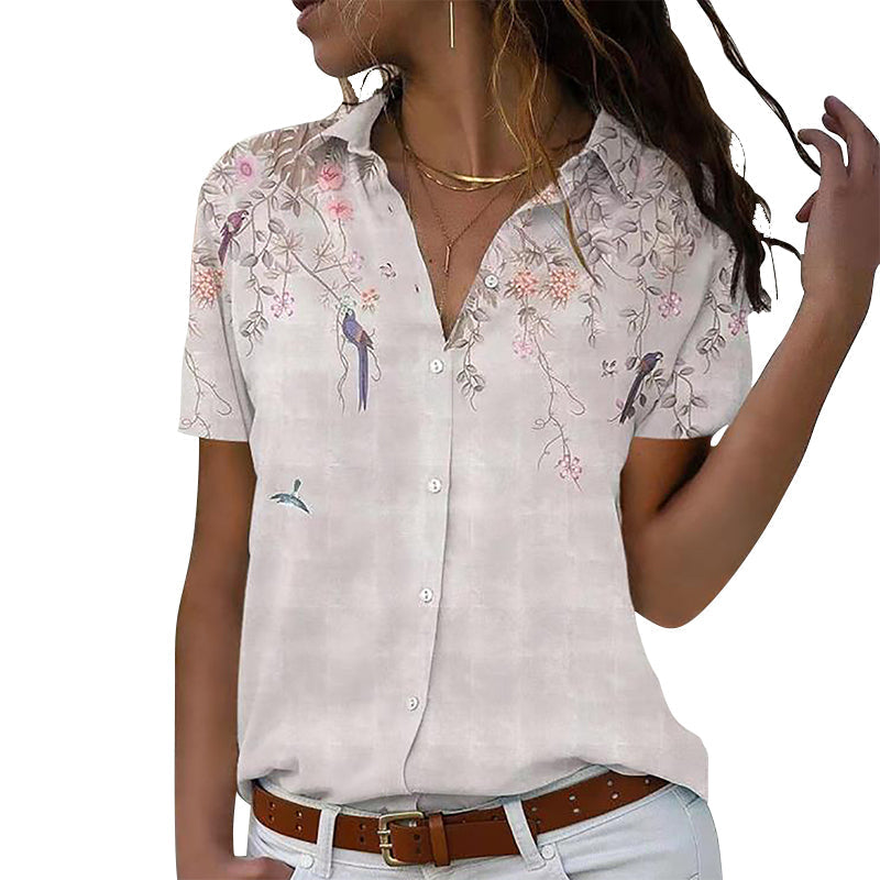 "Elegant dam blommig kortärmad polyester skjorta med charmigt mönster, perfekt för vardag och semesterstunder."
