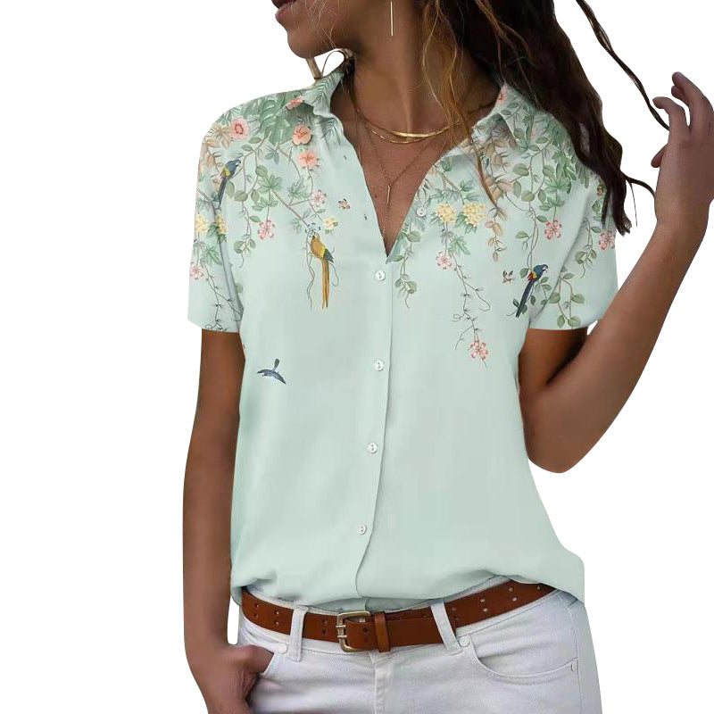 "Elegant dam blommig kortärmad polyester skjorta med charmigt mönster, perfekt för vardag och semesterstunder."