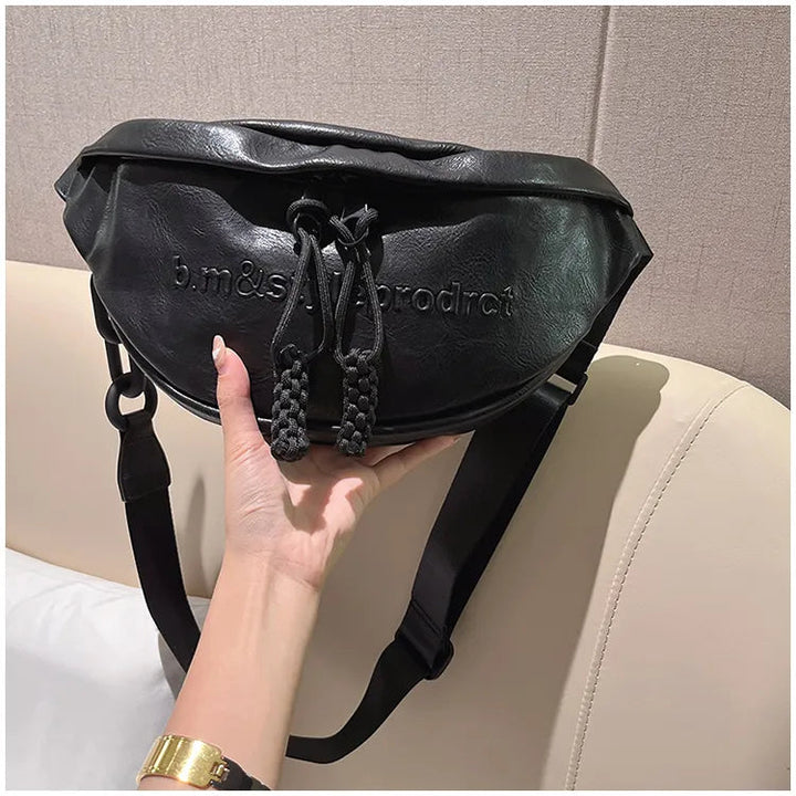 Praktisk bröstväska för dam – en handsfree accessoar som rymmer dina vardagsessentials med stil.