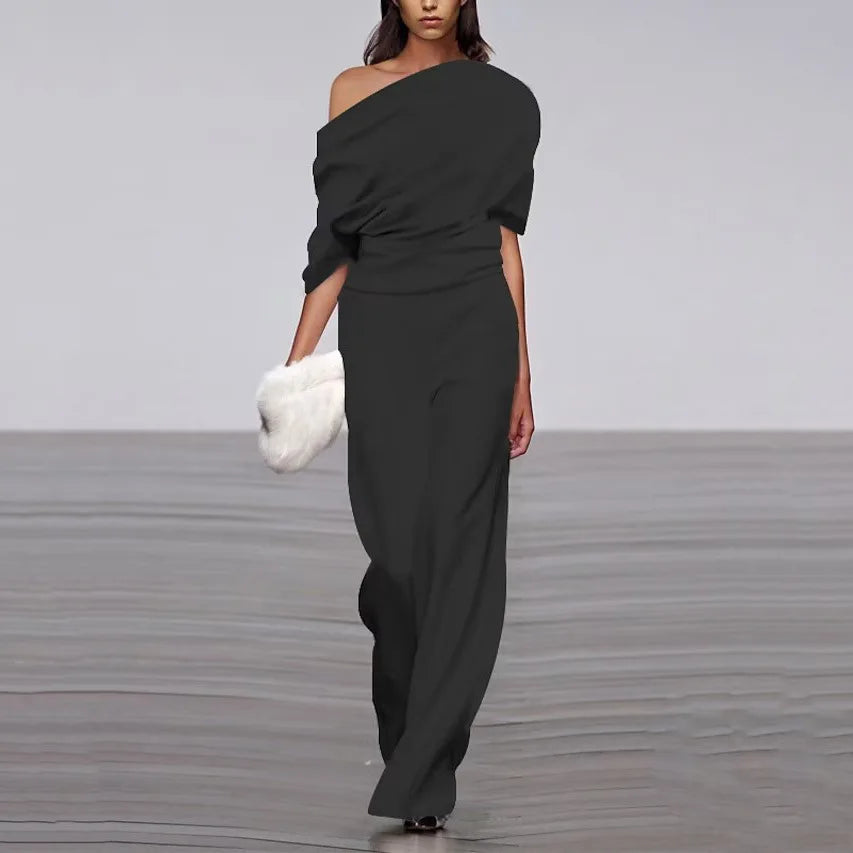 Modern och bekväm heldräkt för kvinnor, en elegant dam jumpsuit design Matilda för vardagsstil.