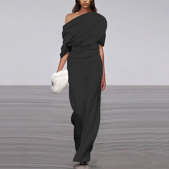 Modern och bekväm heldräkt för kvinnor, en elegant dam jumpsuit design Matilda för vardagsstil.