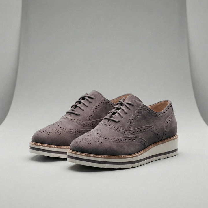 Svart dam sneaker Oxford-stil, lågskuren modell Amy. Stilren vardagssko med bekväm passform.