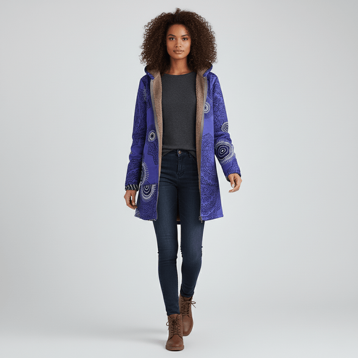 Damjacka Ella, vintage-inspirerad lång modell med huva. Elegant & figursydd.