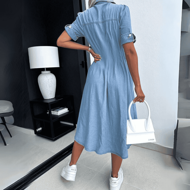 Moderiktig dam midi-klänning. Elegant och bekväm vardagsklänning, en stilren damklänning för mode.