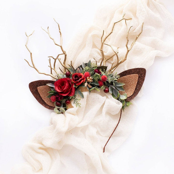Elegant dam pannband med renhorn för jul, handgjort, naturinspirerat, idealiskt för festlig julklädsel och gåvor.