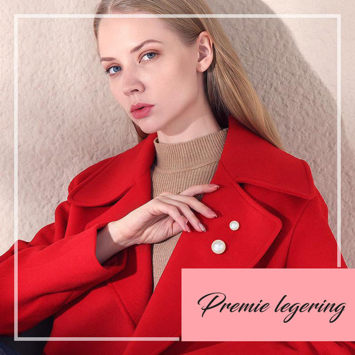 "Elegant dam pärlbrosch med vit och champagnefärg, dekorativ stil, perfekt för klänningar och sjalar, lyxigt glänsande."