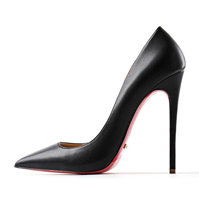 Spetsiga tå-pumps med hög klack för kvinnor. Elegant och modern festsko.