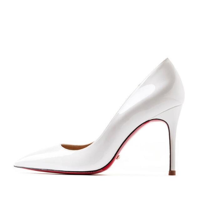 Dam högklackade skor, spetsig tå. Klassiska svarta pumps, perfekta festskor.