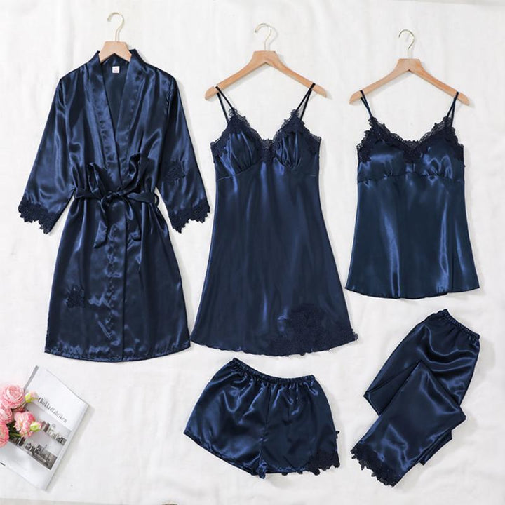 "Elegant dam pyjamas i satin, 5-delars set i olika färger: röd, blå, champagne, rosa och svart. Chic och bekväm design."