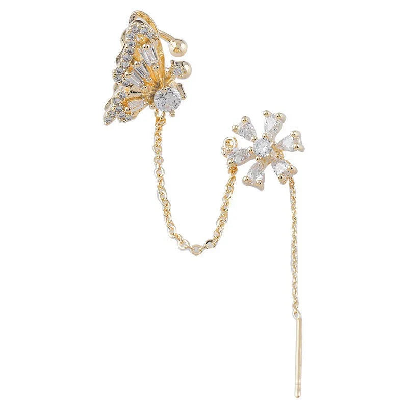 Detaljerad fjäril & blomma öroncuff i silver/guld med glänsande strass. Perfekt för damer, ingen piercing.