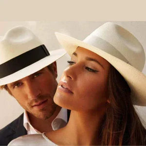 "Elegant dam solhatt med stort brätte, naturlig halm, beige/white, erbjuder utmärkt solskydd, sommaraccessoar."
