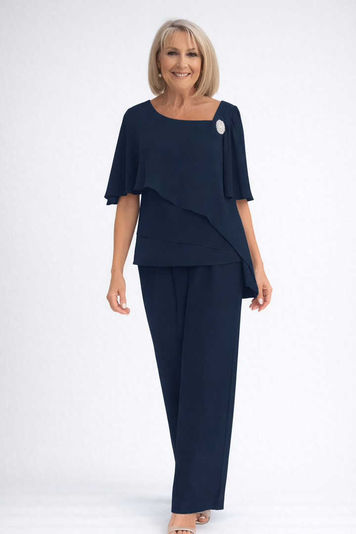 Dam sommar topp med elegant design & matchande byxor. Tvådelat set i ljusblått, idealiskt för fest.