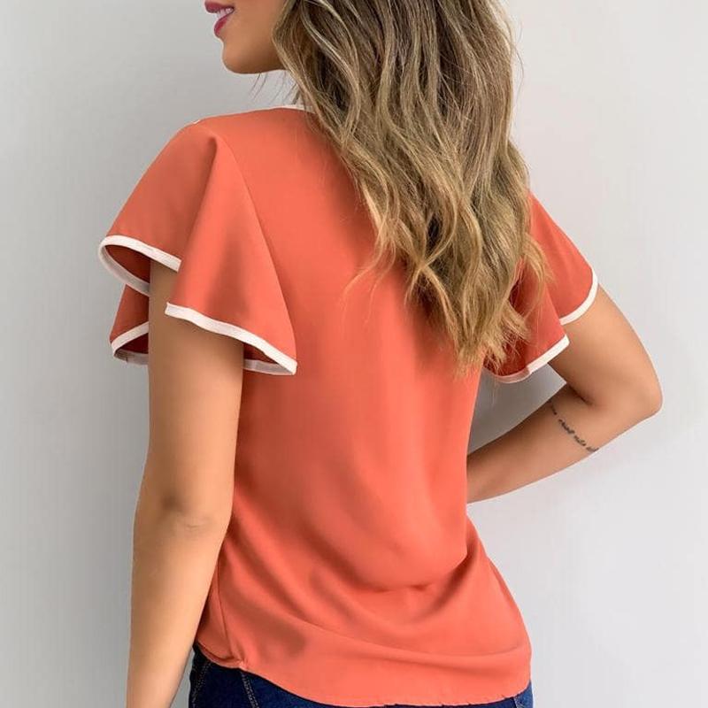 "Elegant dam t-shirt kortärmad med volanger, luftig design, lätt tyg. Perfekt för sommarens alla tillfällen."