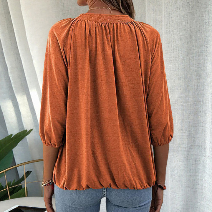 "Elegant dam T-shirt med 3/4 ärm i bomullsblandning, rund hals och i olika färger, perfekt för alla tillfällen."