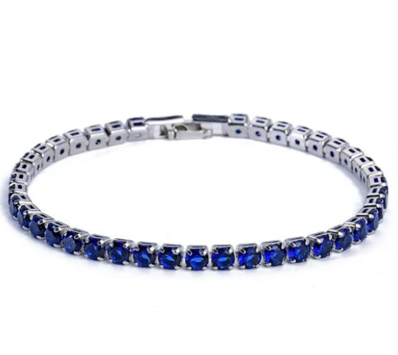 Elegant zirkonarmband dam med säker justerbar knäppning. Ett glittrande festtillbehör.