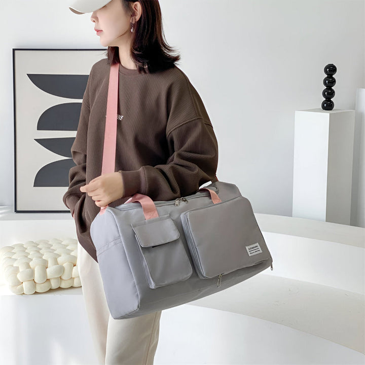 Rymlig weekendväska för dam, elegant dufflebag med plats för all packning & som handbagage.