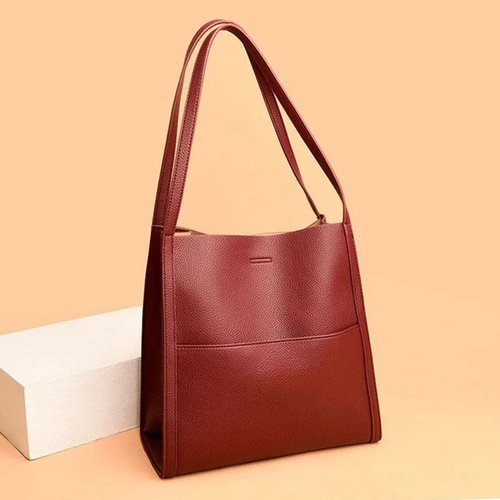 "Elegant damaxelväska i PU-läder med justerbar rem, klassisk design i flera färger, perfekt för alla tillfällen."