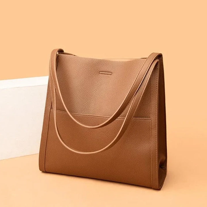 "Elegant damaxelväska i PU-läder med justerbar rem, klassisk design i flera färger, perfekt för alla tillfällen."