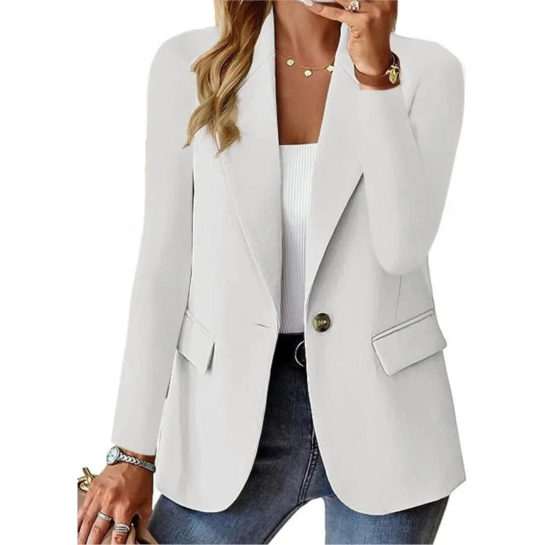Stilren damblazer, en mångsidig kvinnokavaj som passar till elegant mode och vardagsoutfits.