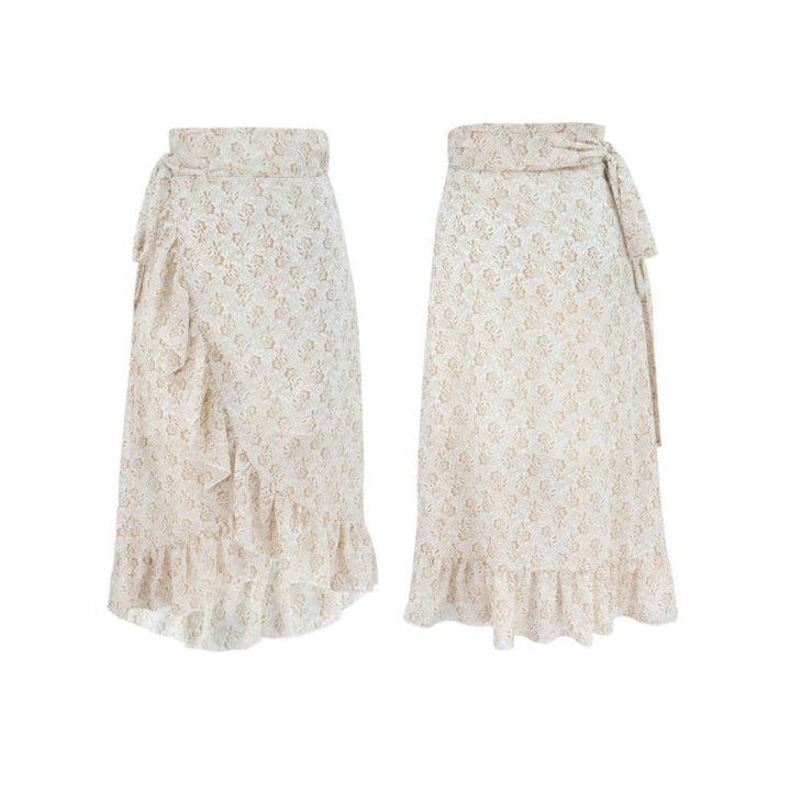 "Elegant damblommig chiffongkjol, halvlång med levande blommönster och tidlös design, perfekt för alla säsonger."