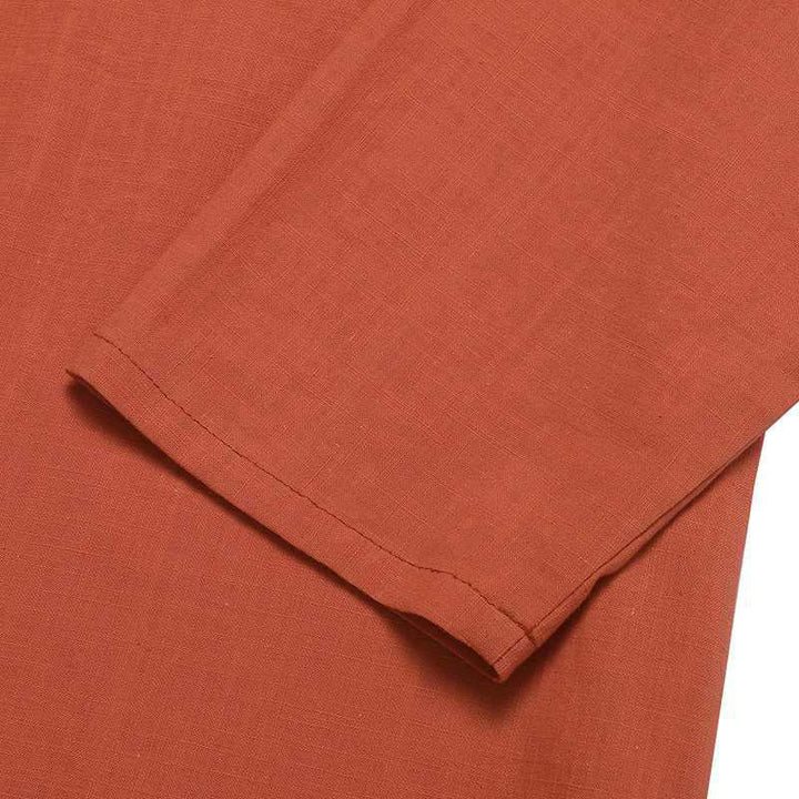 "Elegant damblus med skjortkrage och 3/4-ärmar, i casual stil, finns i vit, svart och röd, bekvämt bomullsmaterial."