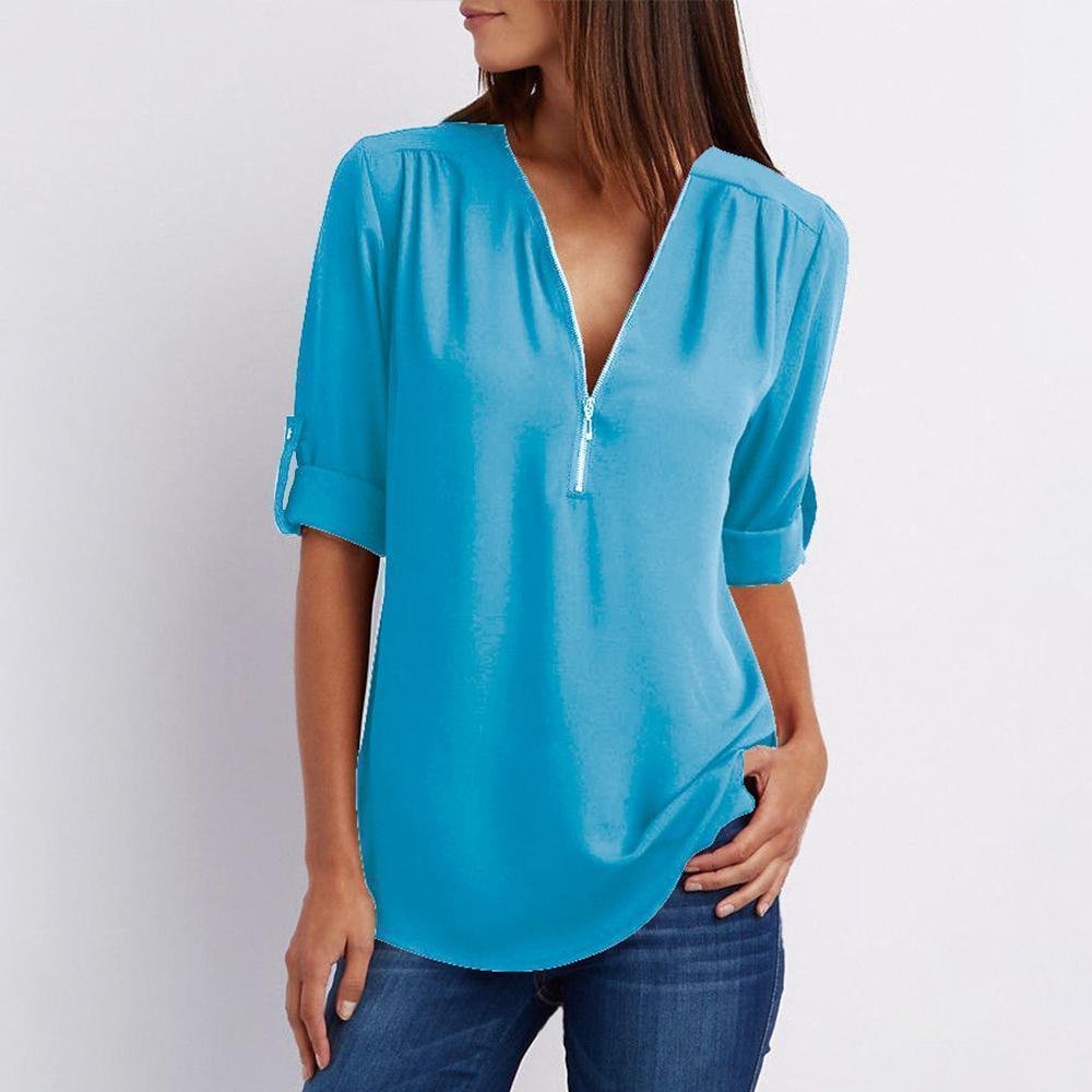 "Elegant damblusa med V-ringning och justerbar dragkedja, finns i flera färger; perfekt för stil och komfort."