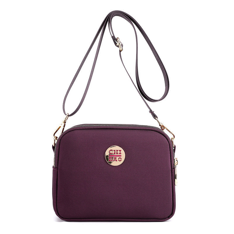 Elegant damers nylon crossbody kurirväska med multifickor, justerbar axelrem, tillgänglig i flera färger.