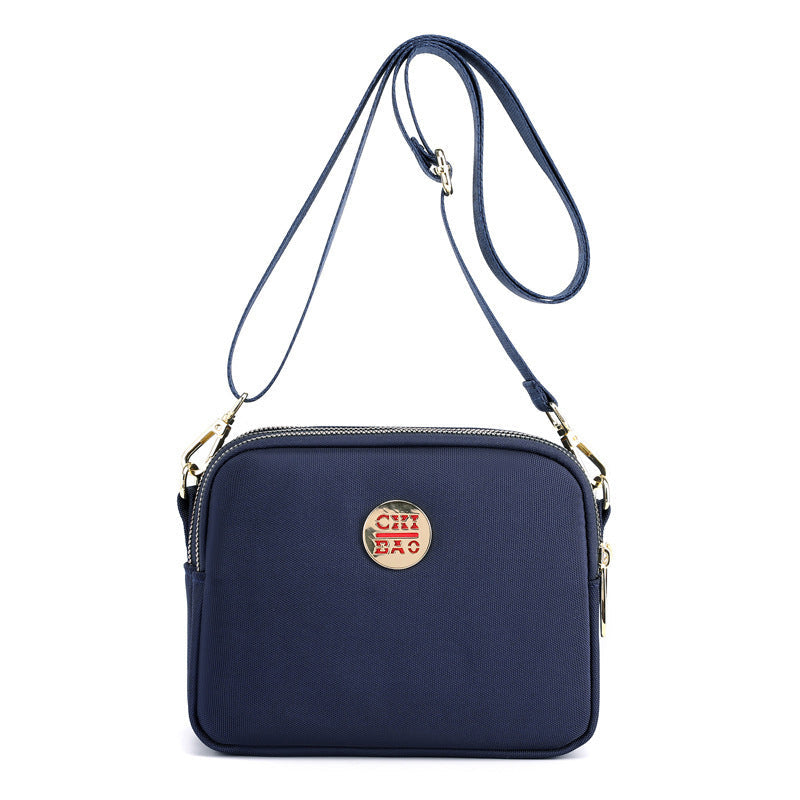 Elegant damers nylon crossbody kurirväska med multifickor, justerbar axelrem, tillgänglig i flera färger.
