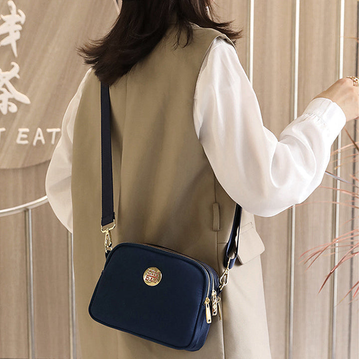 Elegant damers nylon crossbody kurirväska med multifickor, justerbar axelrem, tillgänglig i flera färger.