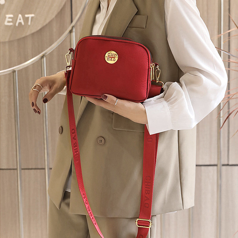 Elegant damers nylon crossbody kurirväska med multifickor, justerbar axelrem, tillgänglig i flera färger.