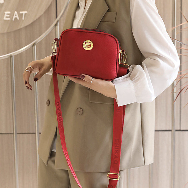 Elegant damers nylon crossbody kurirväska med multifickor, justerbar axelrem, tillgänglig i flera färger.
