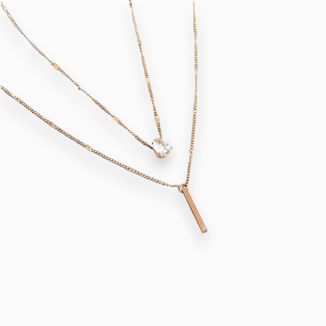 Feminint damhalsband Lumia med glänsande gallerdesign. Smycke i guld- eller silverpläterat.